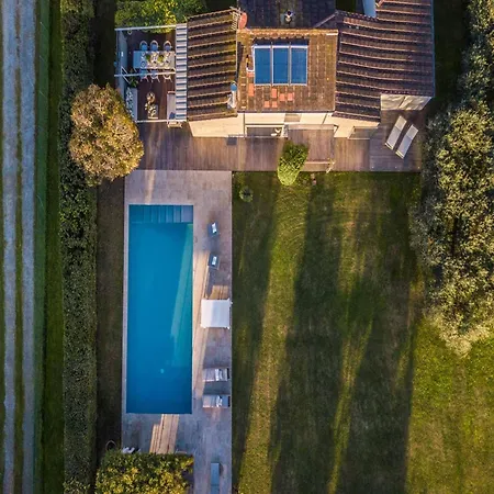 Villa Contemporary With Pool