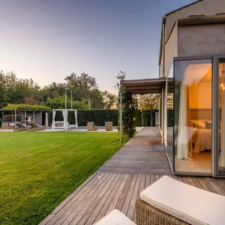 Contemporary With Pool Orentano