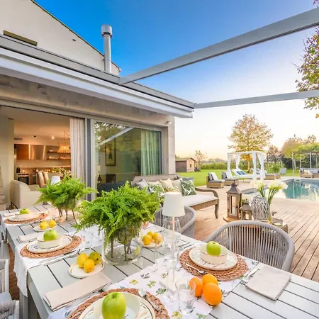 Contemporary With Pool Orentano